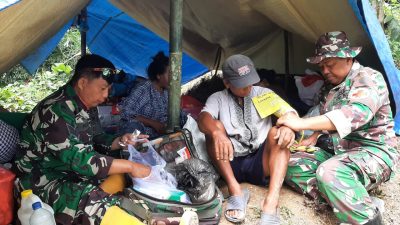 Pelayanan Medis: Polkes 05.09.02 Lumajang Tangani Keluhan Kesehatan Warga Pengungsi Lahar Dingin Semeru