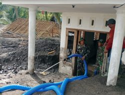 TNI Lumajang Gelontor Rumah Warga Terdampak Lahar Dingin di Sumberlangsep