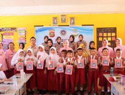 Kepala SDN 5 Indralaya Sambut Hangat! Bhayangkari Ogan Ilir Dorong Program MBG, Beri Hadiah Alat Tulis Waspada Indonesia