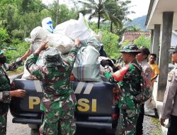 Sinergi TNI–Polri Bantu Evakuasi Aset Warga Sumberlangsep ke Zona Aman