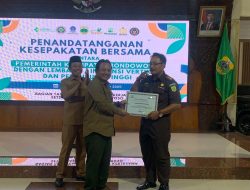 Sinergi Kelembagaan, Perhutani Anugerahkan Penghargaan kepada Kejari Bondowoso