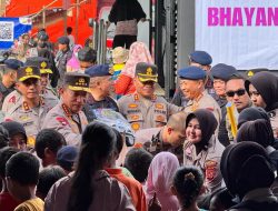 Kapolri Tinjau Posko Pengungsian di Aceh Tamiang, Salurkan Bantuan ke Korban Bencana