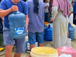 Polri Hadirkan Air Bersih Warga Terdampak Bencana Banjir di Sumatera