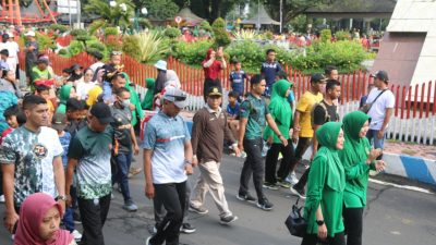 Personil Kodim 0822 Meriahkan Fun Walk Hari Juang TNI AD dan HUT ke-77 Yonif 514/SY di Bondowoso