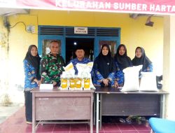 Penyaluran bantuan beras dan minyak goreng di kelurahan sumber harta kabupaten Musi rawas