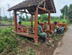 Babinsa Turun Langsung ke Warga, Komsos di Pucang Anom Jadi Perekat Keamanan Lingkungan