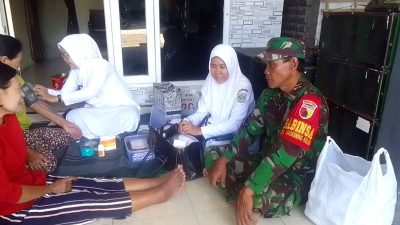 Babinsa Turun Langsung! Posyandu Balita dan Lansia di Maskuning Kulon Berlangsung Aman dan Tertib