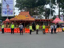 Polres Bondowoso Mendirikan Pos Pantau Model Rumah Adat Jawa untuk Mengamankan Nataru