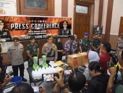 Kapolres Bondowoso bersama Forkopimda dan tokoh agama gelar press release akhir tahun 2025