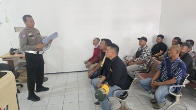 Dampingi Pemohon SIM Saat Praktek Simulator, Petugas Pelayanan Prima Satpas Colombo Surabaya