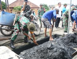Kodim 0402/OKI-OI Laksanakan Karya Bakti Cegah Bencana di Pasar
