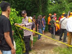 Gerak Cepat Polisi dan SAR Gabunngan Evakuasi Lansia Terbawa Arus di Pintu Air DAM Bululawang