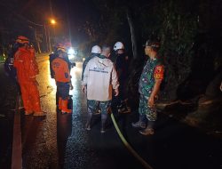 Longsor Tutup Jalur Vital Bondowoso–Wringin, Aksi Cepat Babinsa Buka Akses Warga