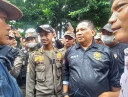 Diduga Halangi Kerja Jurnalistik, Oknum Satpol PP Kota Surabaya Disorot Saat Pembongkaran Pasar Simomulyo