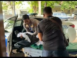 Aksi Humanis Kasat Lantas Polresta Banyuwangi Selamatkan Korban Laka Tunggal