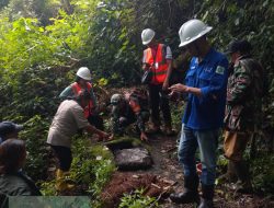 TNI AD Peduli Kesehatan Lingkungan, Babinsa Dampingi Pemeriksaan Mata Air Desa Kalianyar