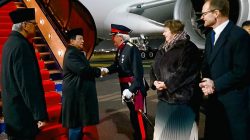 Presiden Republik Indonesia, Prabowo Subianto Saat Tiba di Bandar Udara London Stansted Inggris