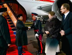 Presiden Republik Indonesia, Prabowo Subianto Saat Tiba di Bandar Udara London Stansted Inggris