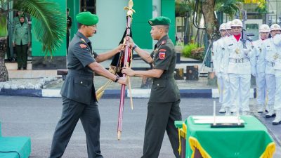 Kolonel Inf Rinto Wijaya Komandan Brigif TP 28/Bari Fola menerima Alih Kodal Yonif TP 822/SM