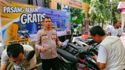 Pasang Alarm Gratis di Polsek Wonocolo Sepuluh Pendaftar Pertama Diberi Bonus Buah Durian