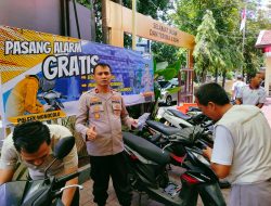 Pasang Alarm Gratis di Polsek Wonocolo Sepuluh Pendaftar Pertama Diberi Bonus Buah Durian