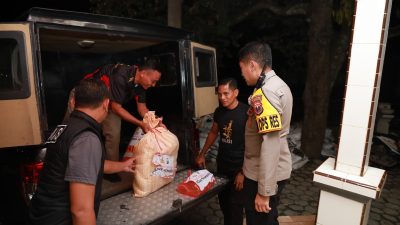 Polres Jember Salurkan Bantuan Sembako untuk Warga Terdampak Banjir di Desa Pakis