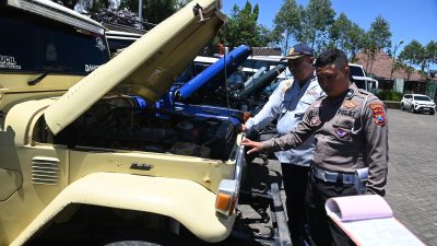 Hari Kedua Ops Keselamatan, Polisi Perketat Jeep Wisata di Bromo