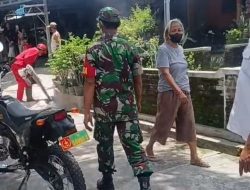 Babinsa Sumbersuko Dampingi Fogging Dinkes Bondowoso, Antisipasi Ancaman DBD