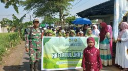 Babinsa Turun Langsung Amankan Pawai Santri, Haflatul Ikhtibar Ponpes Miftahul Hasan Al Utsmani Berjalan Kondusif
