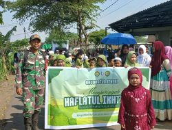 Babinsa Turun Langsung Amankan Pawai Santri, Haflatul Ikhtibar Ponpes Miftahul Hasan Al Utsmani Berjalan Kondusif