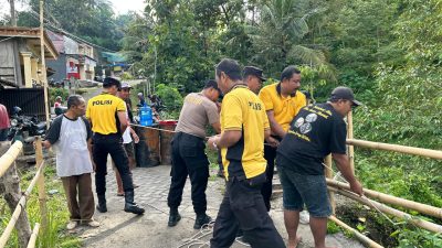 Polres Ponorogo Perbaiki Jembatan Darurat, Akses Dua Desa di Ngebel Kembali Normal