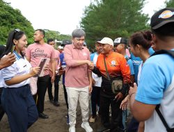 Menjawab Arahan Presiden, Gus Fawait Pimpin Ribuan Warga Jember Bersihkan Pantai