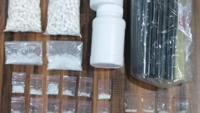 Polrestabes Surabaya Amankan 2 Tersangka Pengedar Narkoba,109.gr Sabu dan 2.000 Pil LL Disita