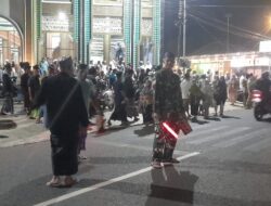 Demi Kenyamanan Umat, Babinsa Turun Langsung Amankan Ibadah Tarawih