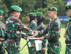 Upacara 17-an Februari 2026, Gubernur Akmil Bacakan Amanat Kasad dan Berikan Penghargaan Prajurit Berprestasi