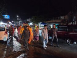 Babinsa 0822 Wonosari Siaga, Forkopimda Bondowoso Tinjau Langsung Lokasi Luapan Air