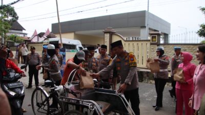 Sinergi di Bulan Ramadhan Polres Sumenep Bersama Lintas Instasi Berbagi Takjil