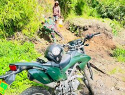 Respon Cepat Babinsa di Botolinggo, Jalan Tertutup Longsor Berhasil Dibuka