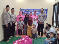 Momentum Ramadhan Polsek Tapen Bagikan Takjil dan Santuni Anak Yatim