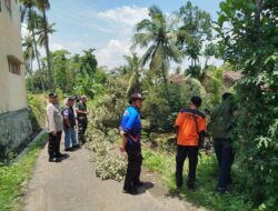 Akses Warga Terancam: Babinsa Besuk Kawal Pengecekan Jalan Amblas di Dusun Sere