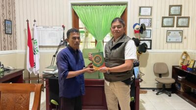 Sambut Nuzulul Qur’an, Perhutani KPH Bondowoso Wakafkan Ratusan Mushaf Al-Qur’an