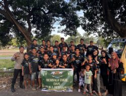 Kolaborasi Pemuda dan Polisi, A2K Botolinggo Bagikan 600 Takjil di Jalan Raya