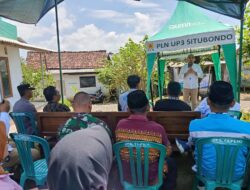 Babinsa Kodim 0822 Dampingi Penyaluran Bantuan Listrik Gratis untuk Warga Desa Tapen