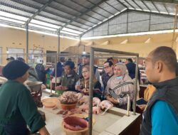 Tim Gabungan Pantau Harga Sembako di Pasar Tradisional Kota Kulon, Polres Bondowoso Pastikan Pasokan Aman