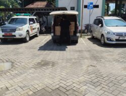 Aktivitas Kurir Pengantar Paket Semakin Padat Menjelang Penghujung Bulan Ramadan