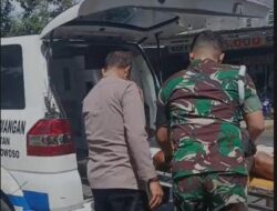 Kapolsek Sempol dan Anggota CPM Bondowoso Bantu Warga Laka Lantas