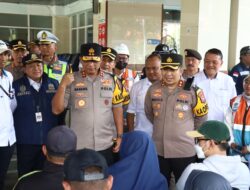 Kapolda Jatim Cek Pos Terpadu dan Pos Pam di Surabaya Pastikan Layanan Mudik Berjalan Optimal