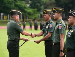 Gubernur Akmil Pimpin Upacara Bendera Tujuh Belasan dan Apel Pemberangkatan Cuti Lebaran