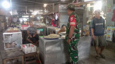 Pasca Lebaran, Babinsa Turun Langsung Pantau Harga Sembako