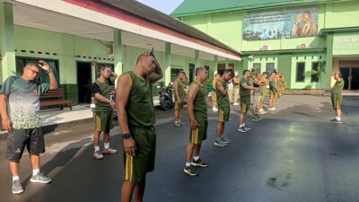 Semangat Baru Pasca Lebaran, Peltu Budi Hartono Pimpin Olahraga Bersama Anggota Kodim 0822